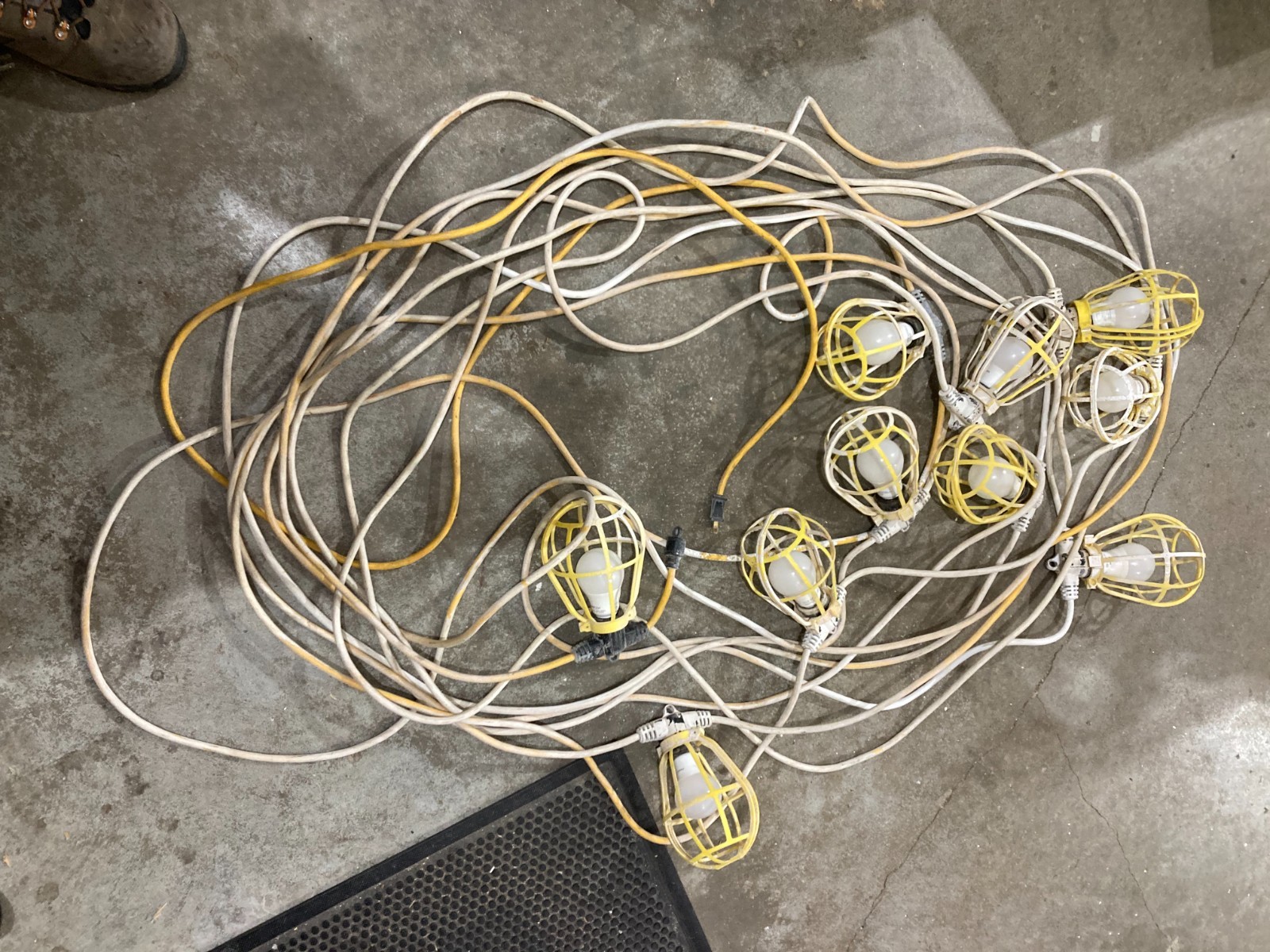 Construction Temporary Light String with 10 Fixtures/guards on 10' centers