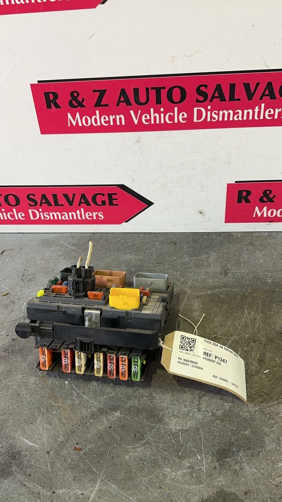 Peugeot / CITROEN 2009-2016 FUSE BOX (IN ENGINE BAY) 9666700480