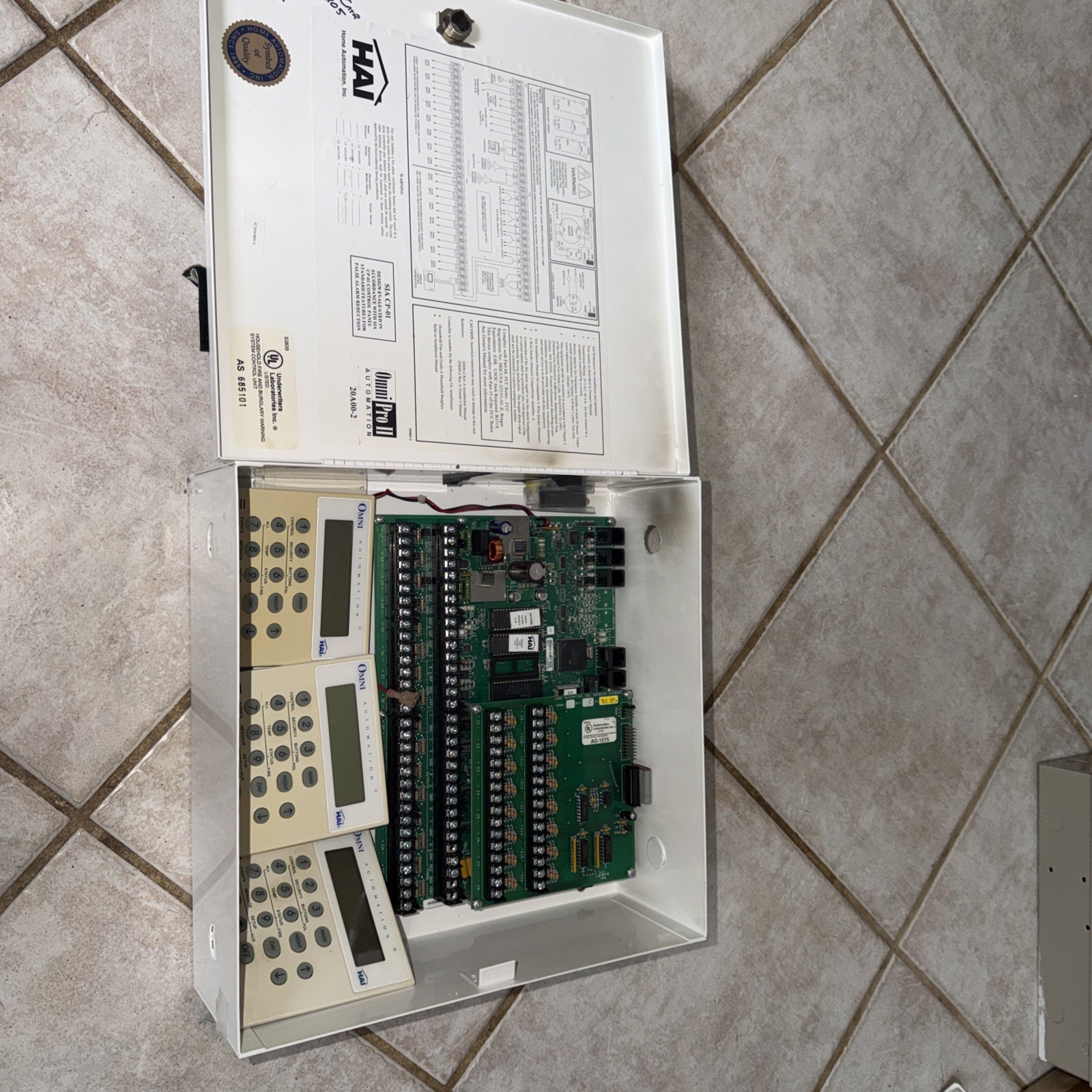 Leviton HAI 20A04-1 Omni II Automation Security Alarm Control Panel & 3 keypads