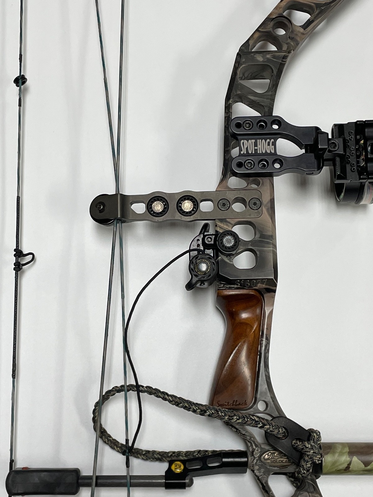 Matthews Switchback RH Compound Bow w/ Spot Hogg Sight - 70#, 35.5" Cable Length