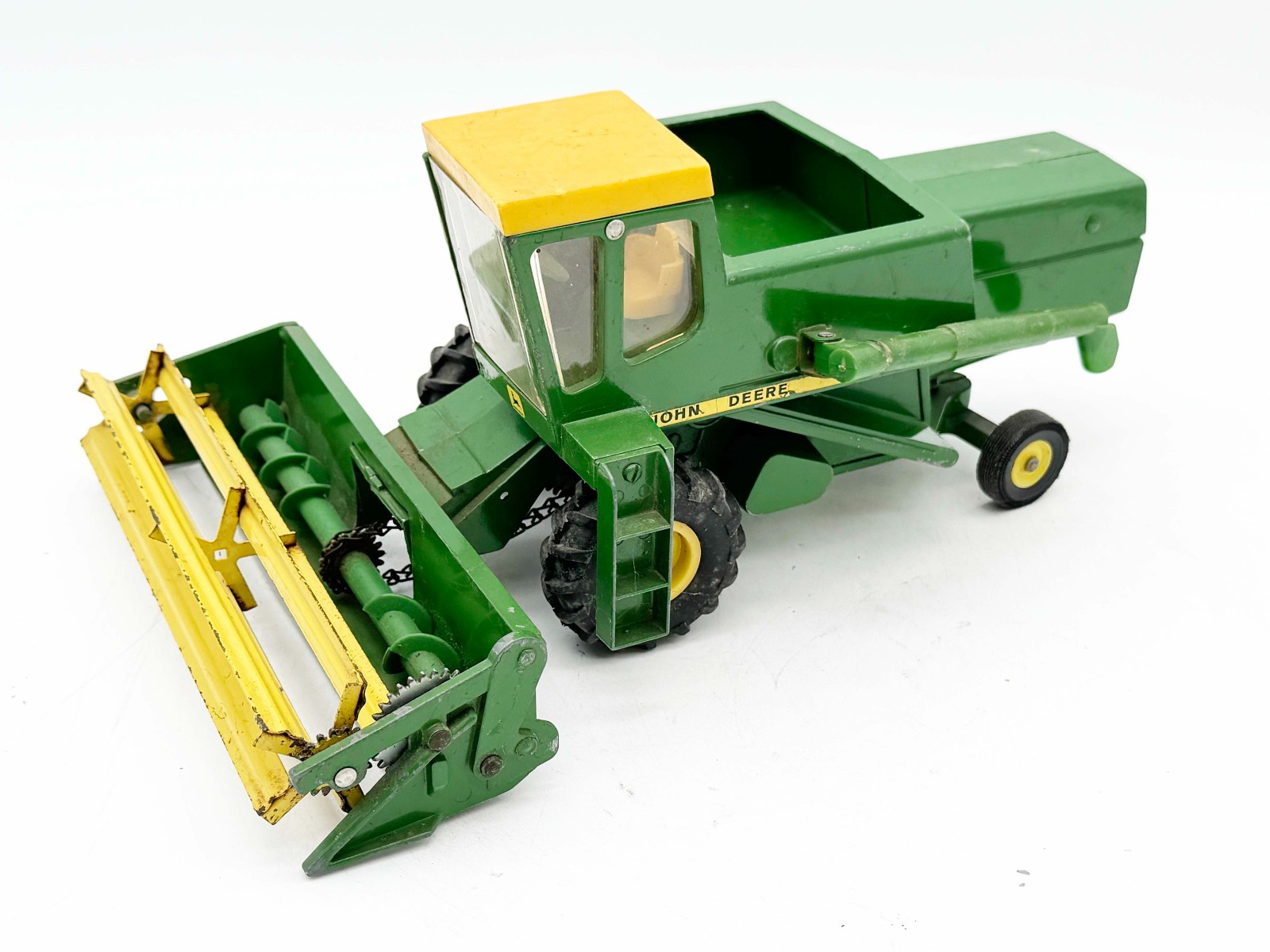 1/32 John Deere 6600 Combine