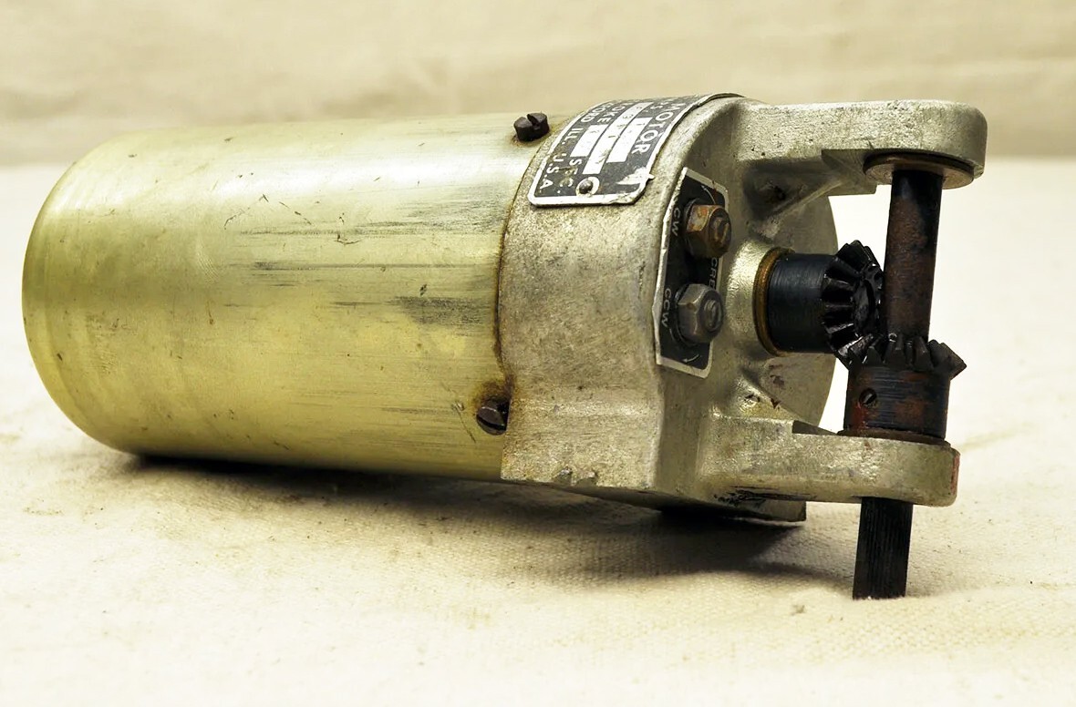 Aircraft Control Motor / Barber-Colman / EYLC2334