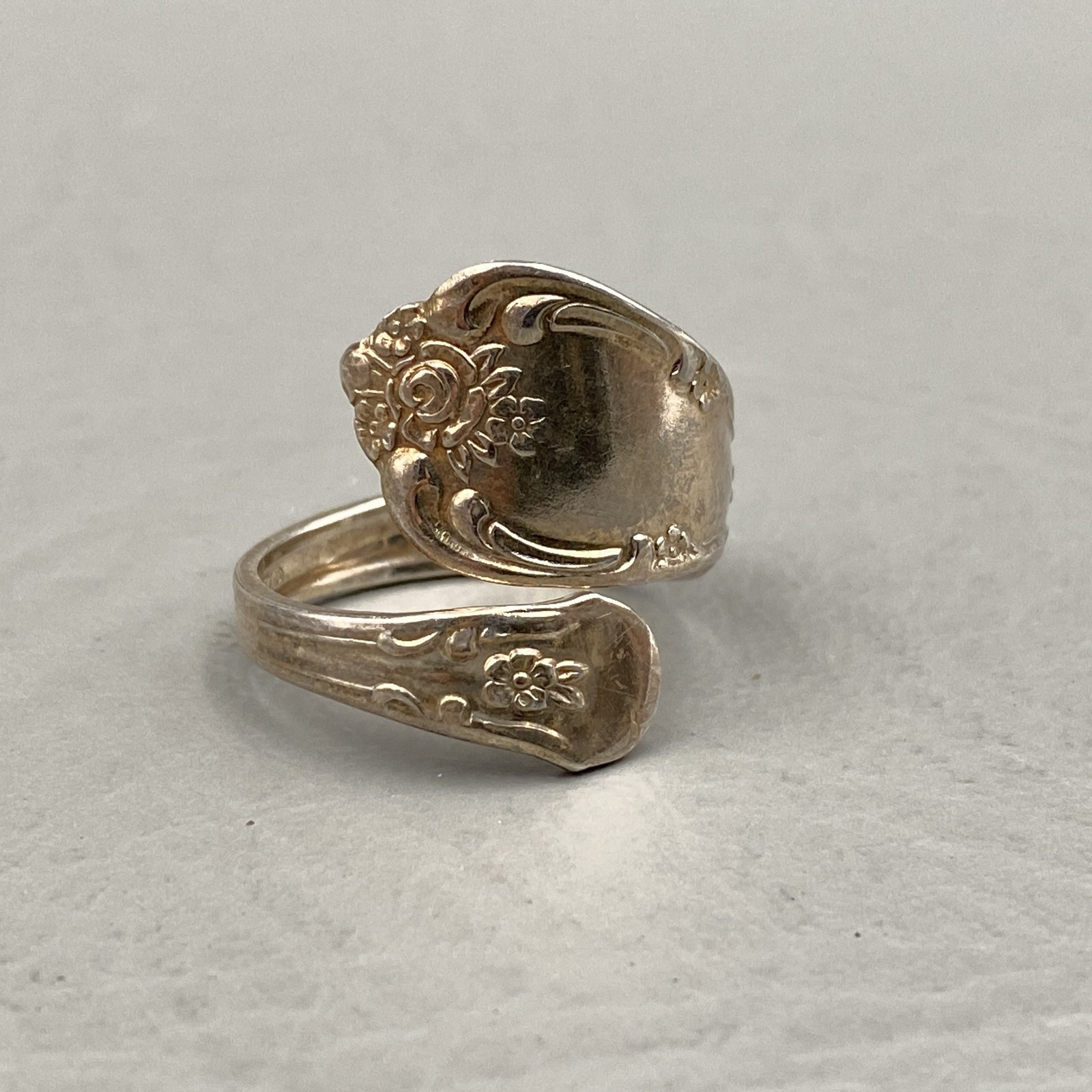 Vintage Wm Rogers Spoon Ring Adjustable Silver Plated Floral Rose Pattern Jewelr