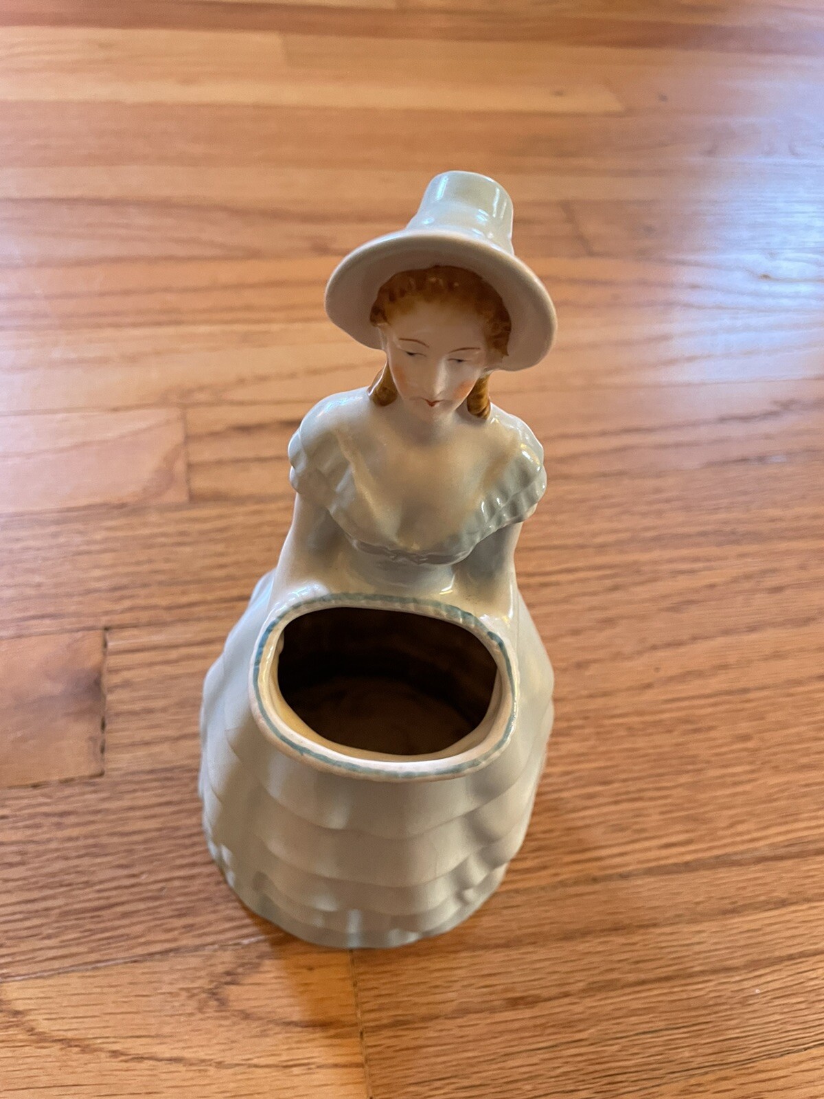 VINTAGE PRETTY VICTORIAN LADY PLANTER, JAPAN 8.5" VERY NICE CONDITION