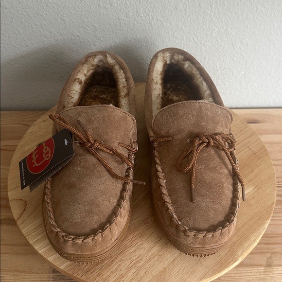 Lamo Mens Moccasin Slippers new Sz 11