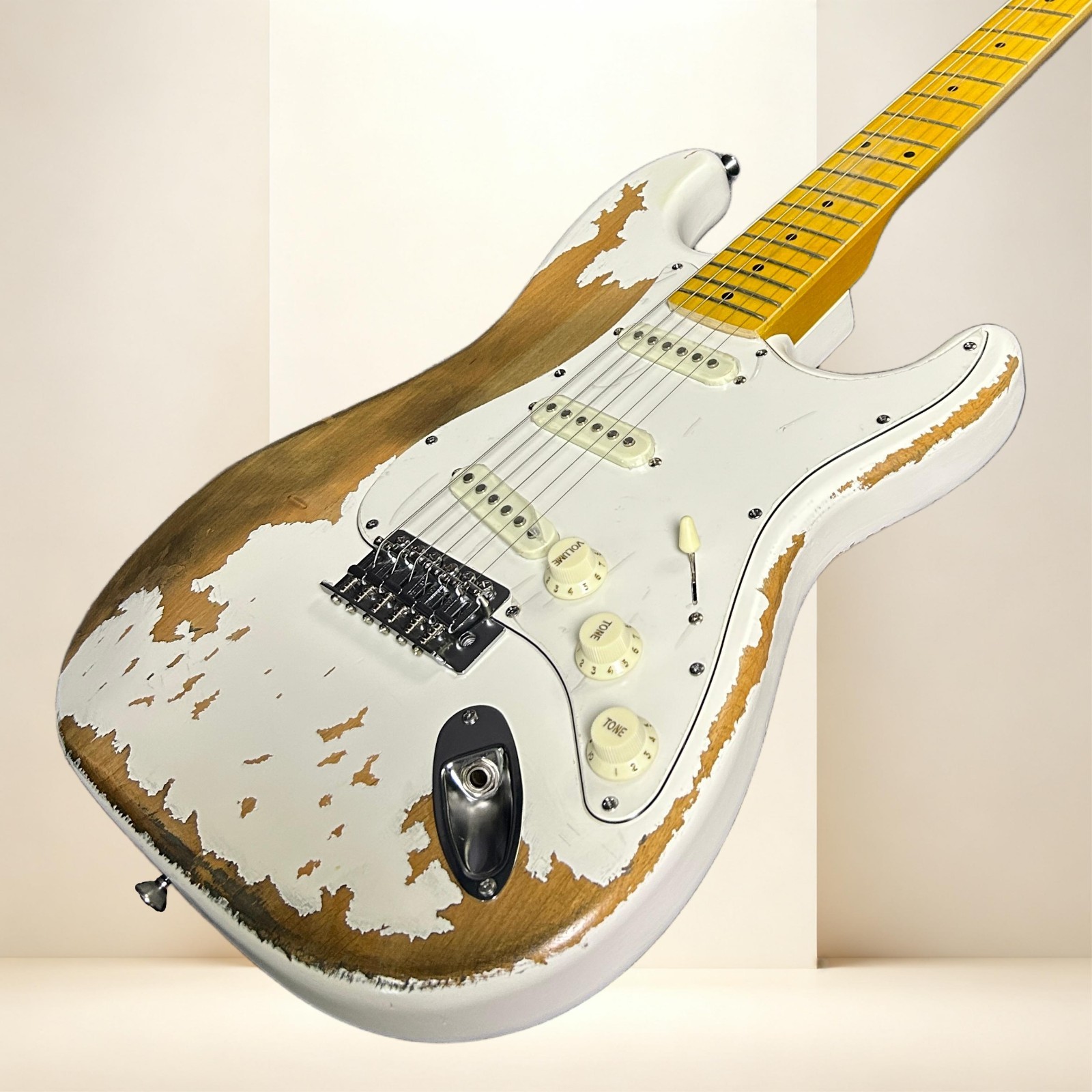 Aged ST Electric Guitar Maple Fretboard White Color Alder Body 21 Frets