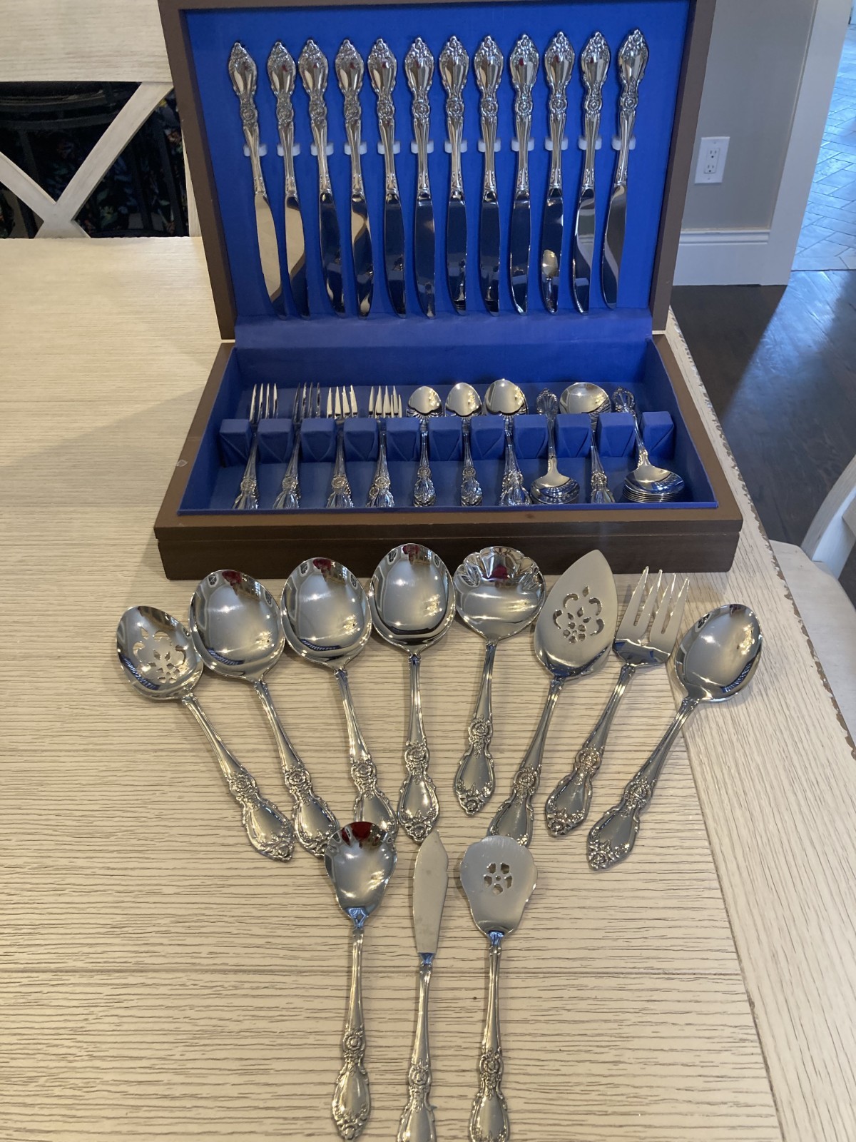 Oneida Louisiana Stainless Steel Flatware 93 Pieces Service for 12 Pristine!