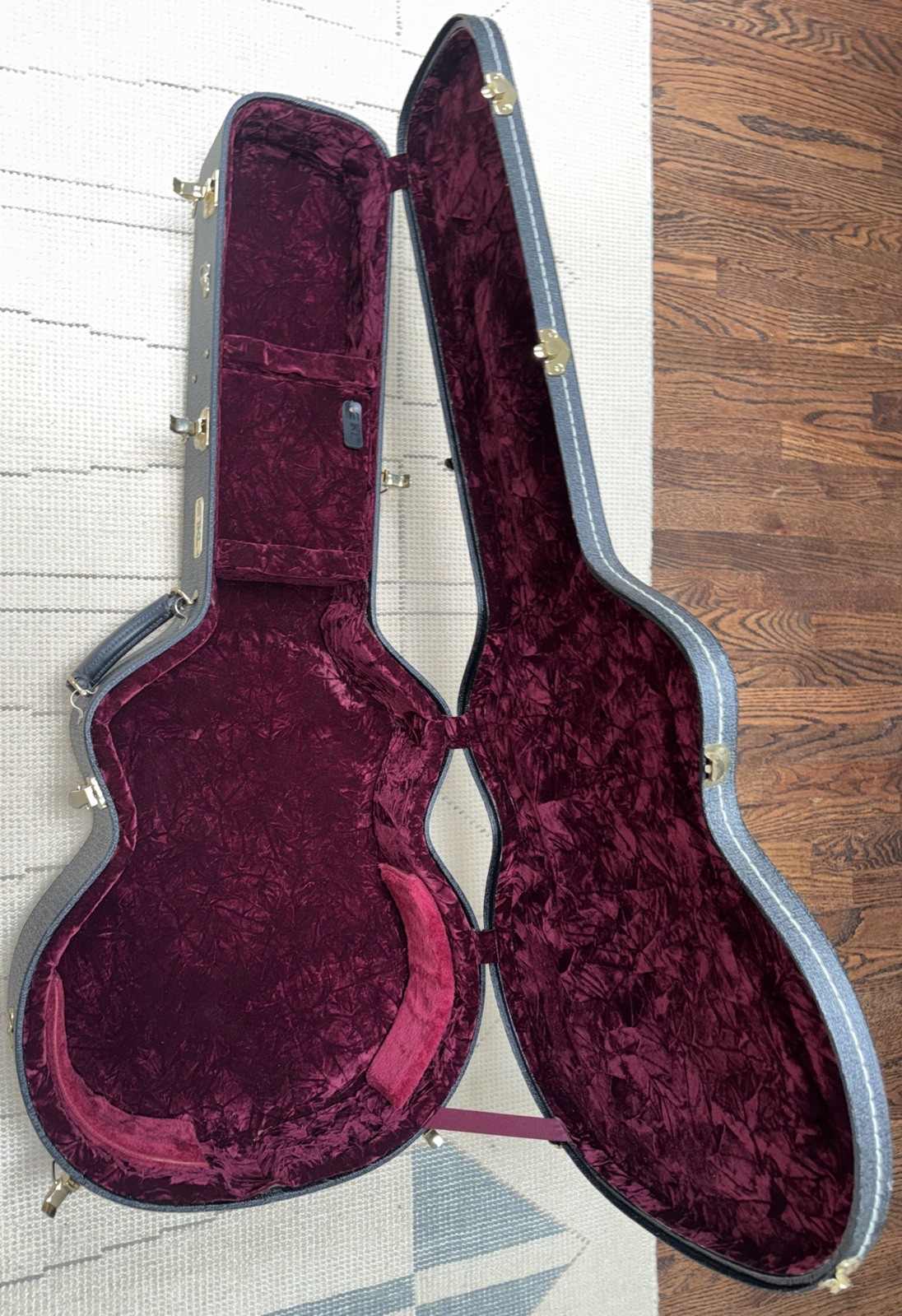 TKL Gibson jumbo 200 Hardshell Case