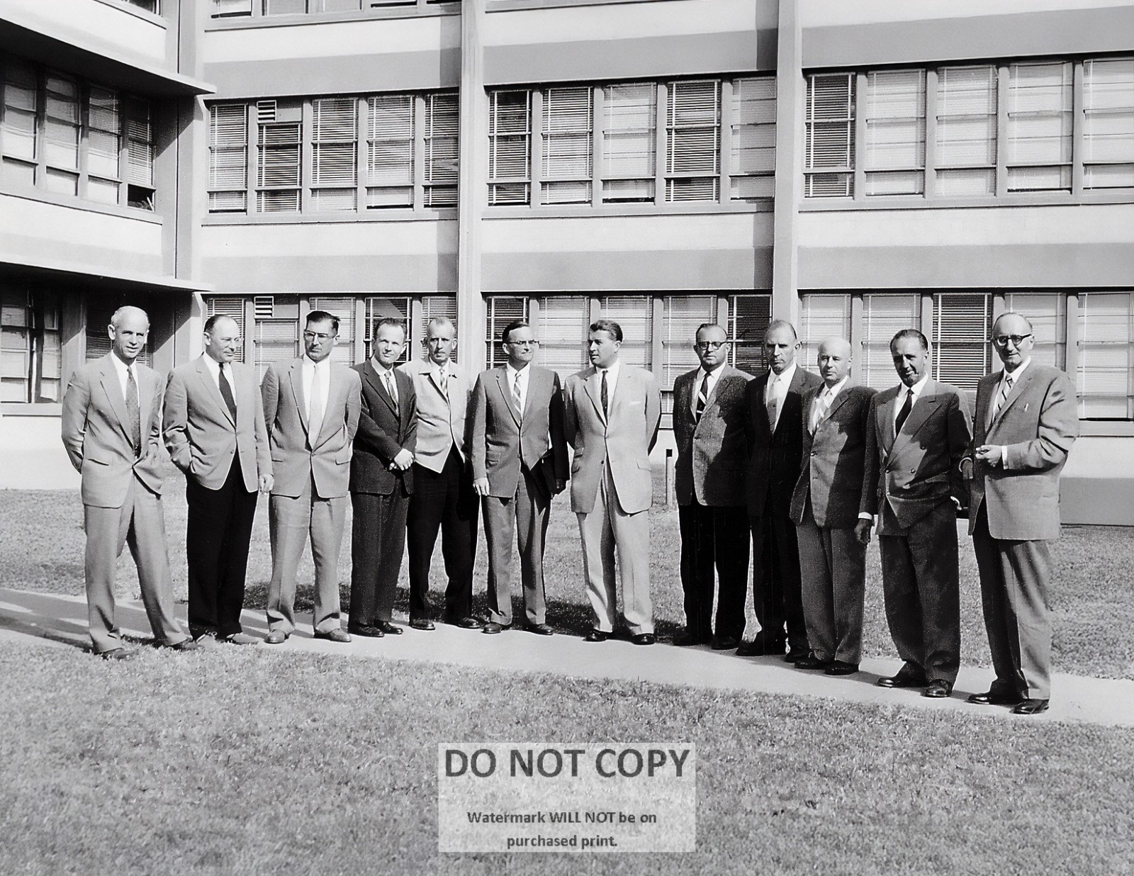 SPECIALISTS OF THE PEENEMUNDE TEAM AT REDSTONE ARSENAL 8X10 NASA PHOTO (EP-363)