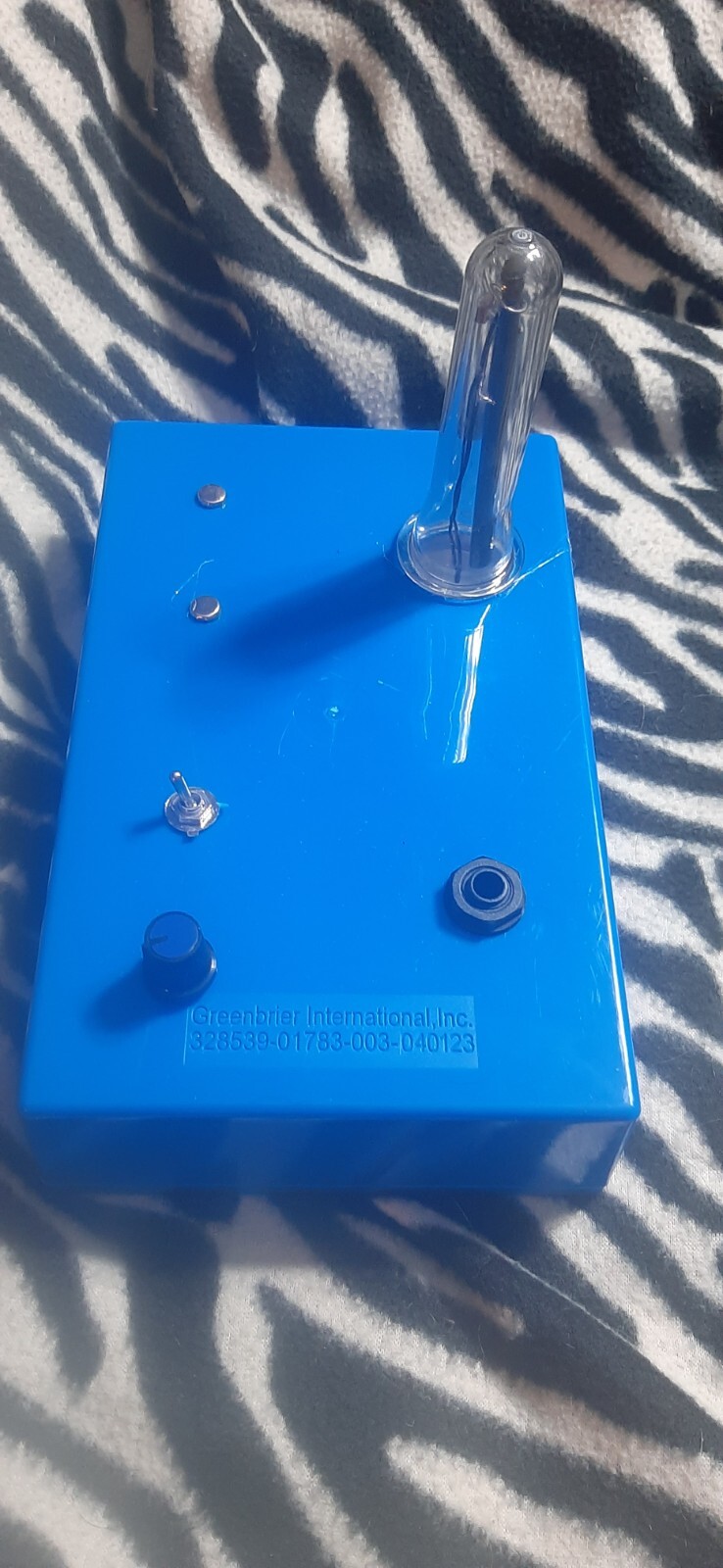 Stylophonic optical theremin synthesizer