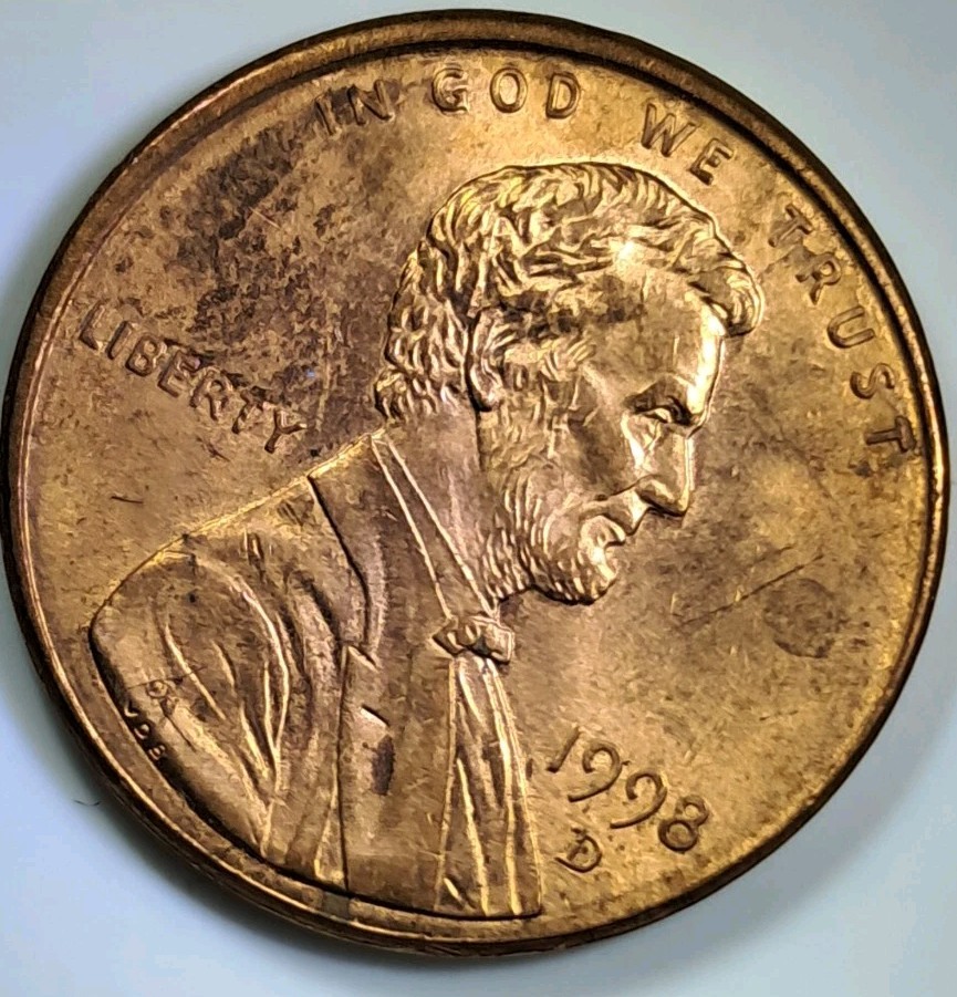 OFF-CENTER STRIKE. RED 1998 D LINCOLN PENNY. FREE SHIPPING IN USA#444
