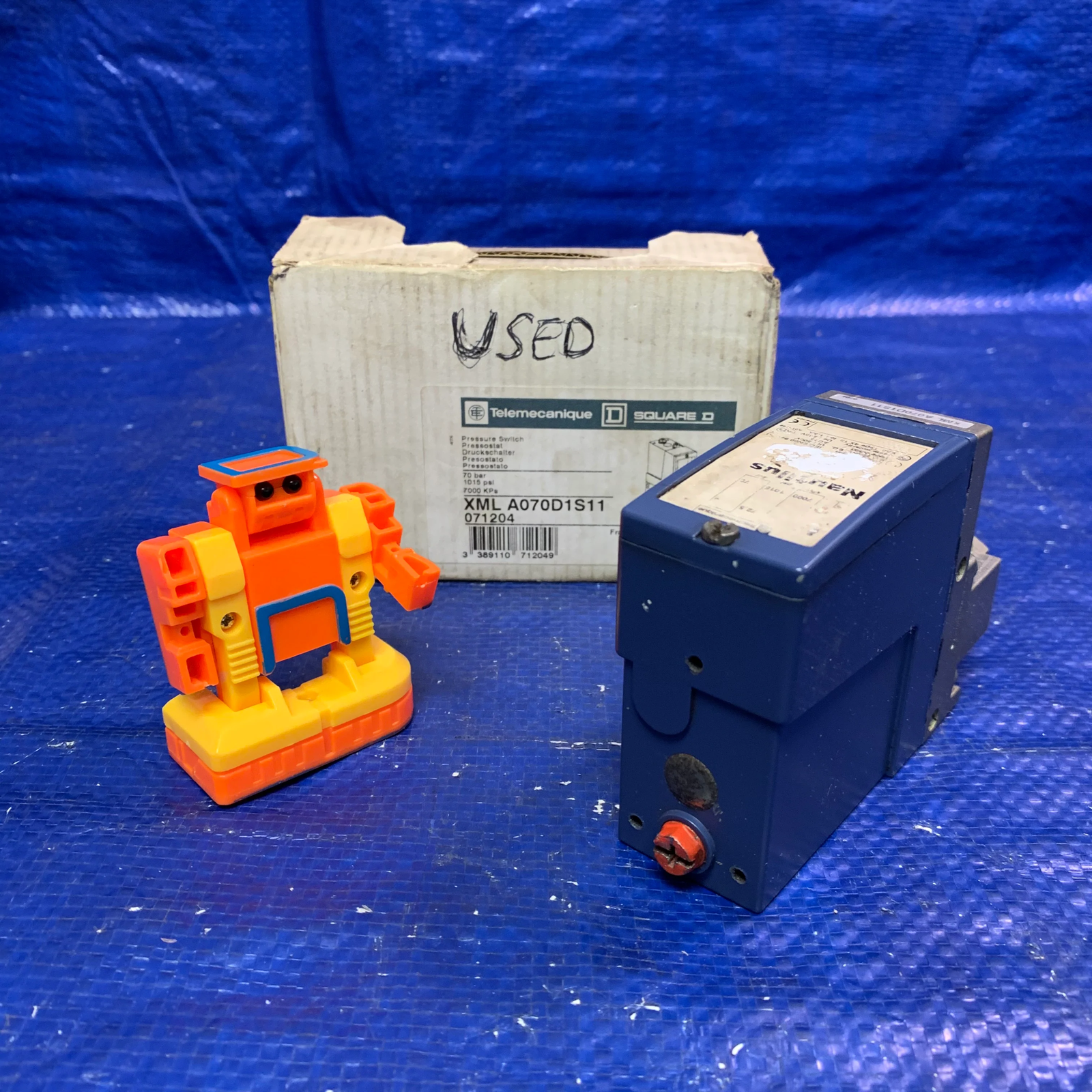 Telemacanique Square D XMLA070D1S11 Nautilus Pressure Switch (Used)
