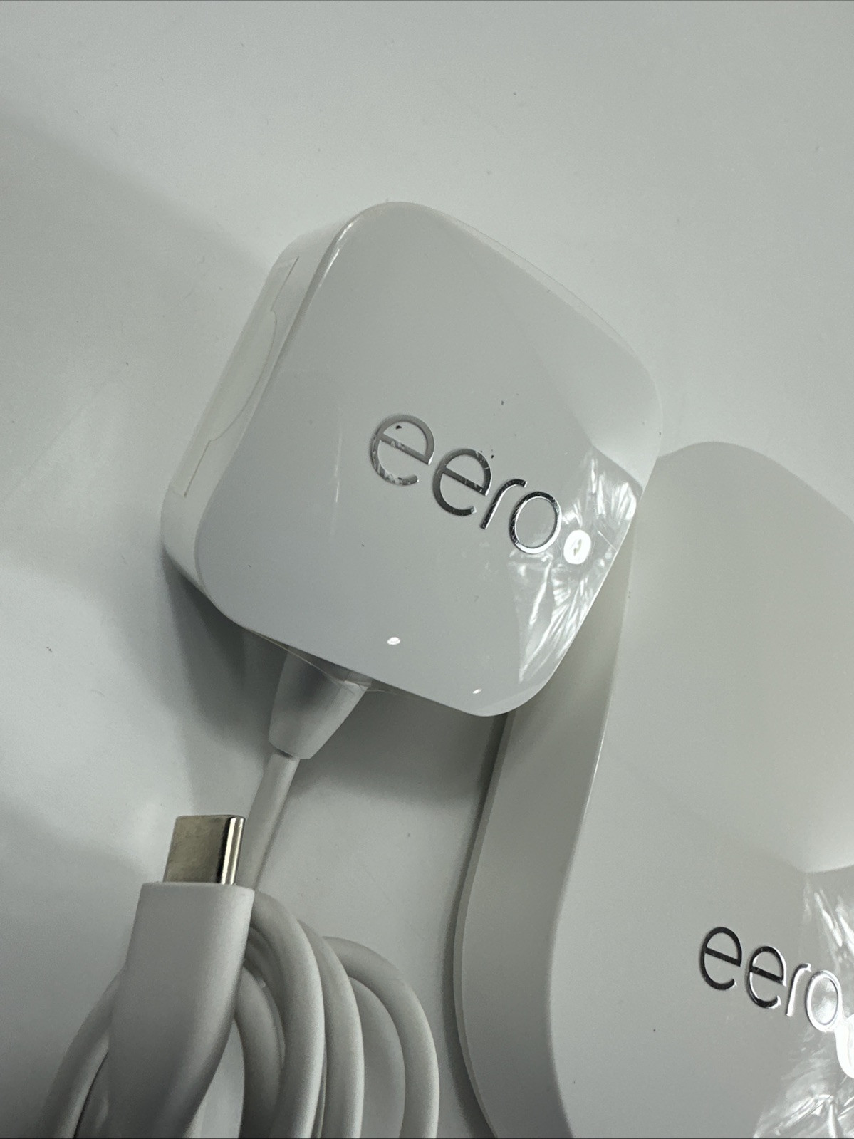 EERO BO10001 Wi-Fi System plus 1 Extender DO10001