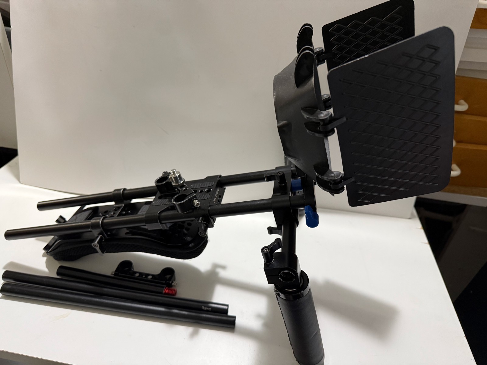 shoulder rig camera
