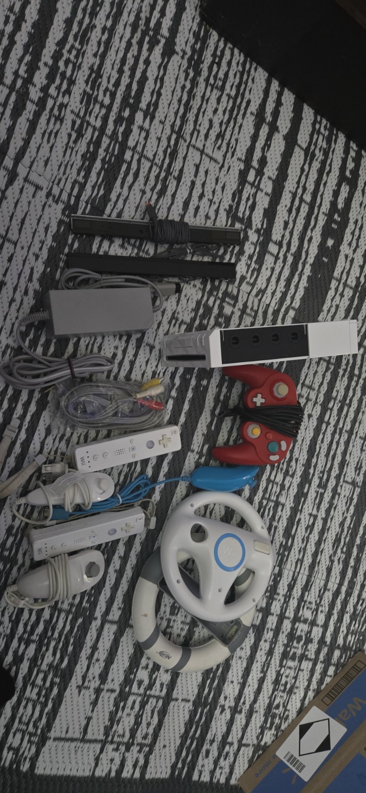 Nintendo Wii RVL-001 Backwards Compatible GameCube Console Bundle + Controllers