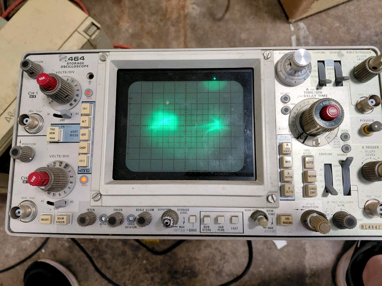 Tektronix 464 Storage Oscilloscope Options 4 & 93 - POWERS ON UNTESTED No Handle