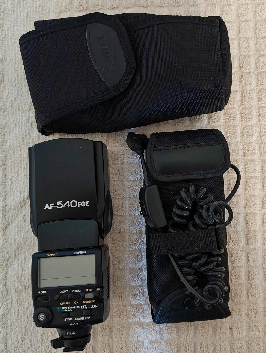 Pentax AF 540 FGZ Shoe Mount Flash for  Pentax & JJC FB 4 (ll) External Battery