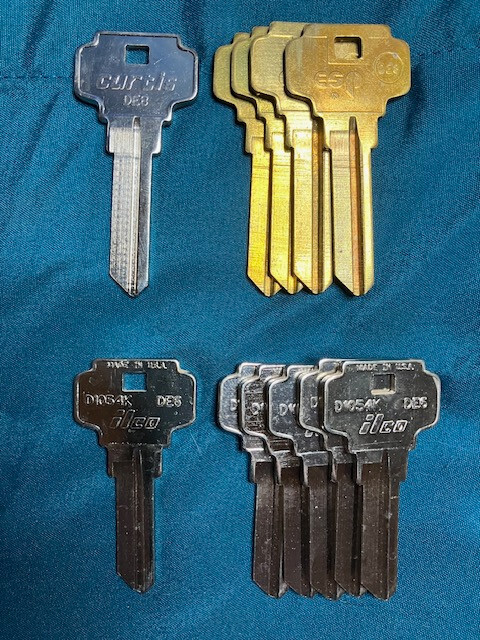 Lot Of 5 DE8 And 6 DE6 Keyblanks