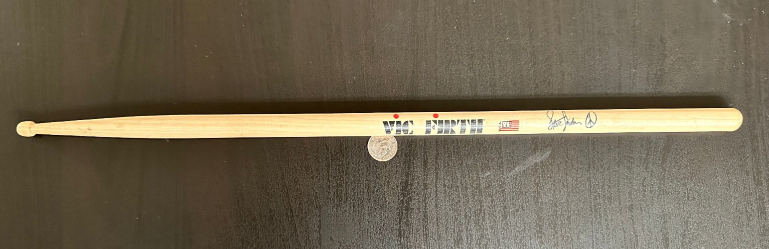 One Vic Firth - Signature Series - Steve Jordan Drumstick Hickory, 16.5" x .525”