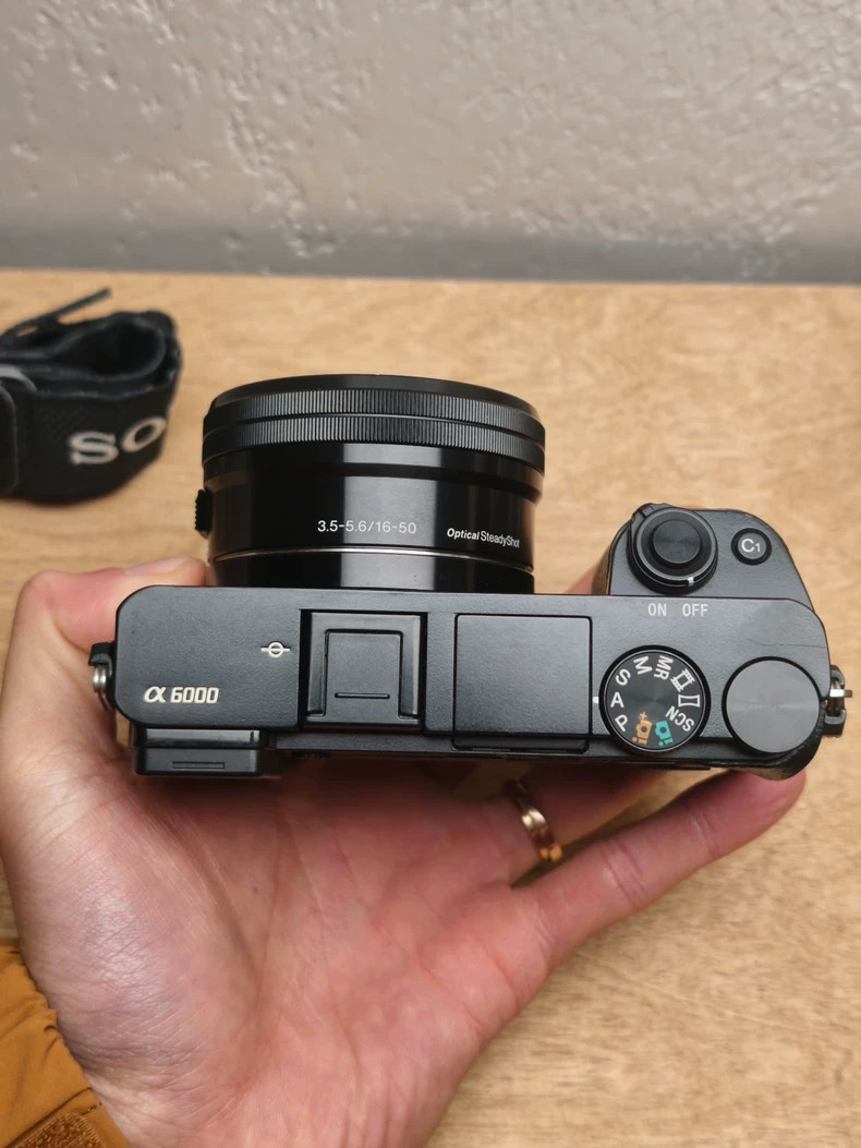 Sony Alpha A6000 Mirrorless Digital Camera w/16-50mm Lens /3.0-Inch LCD English