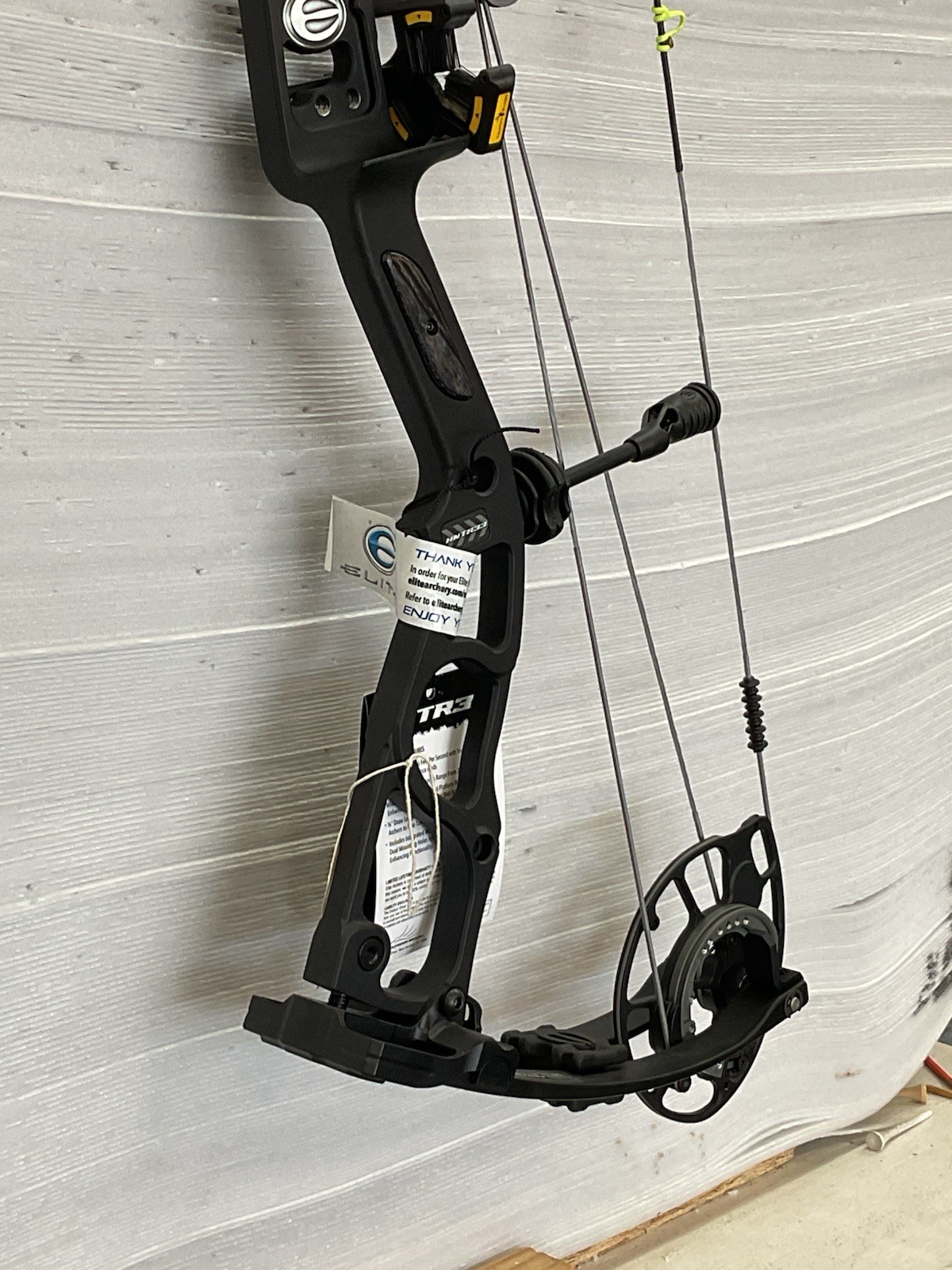 Elite Hunter 33, RH, In Black