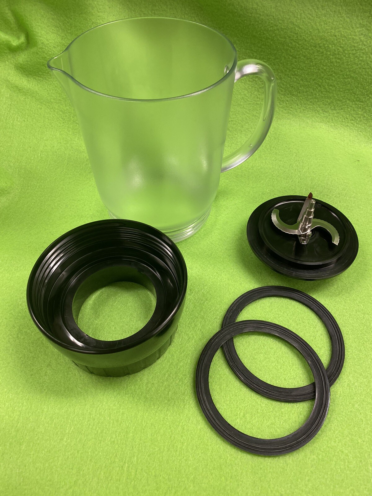 ISLAND OASIS OEM BLENDER CUP PITCHER FOR SB-3X - BRAND NEW. GREAT PRICE!