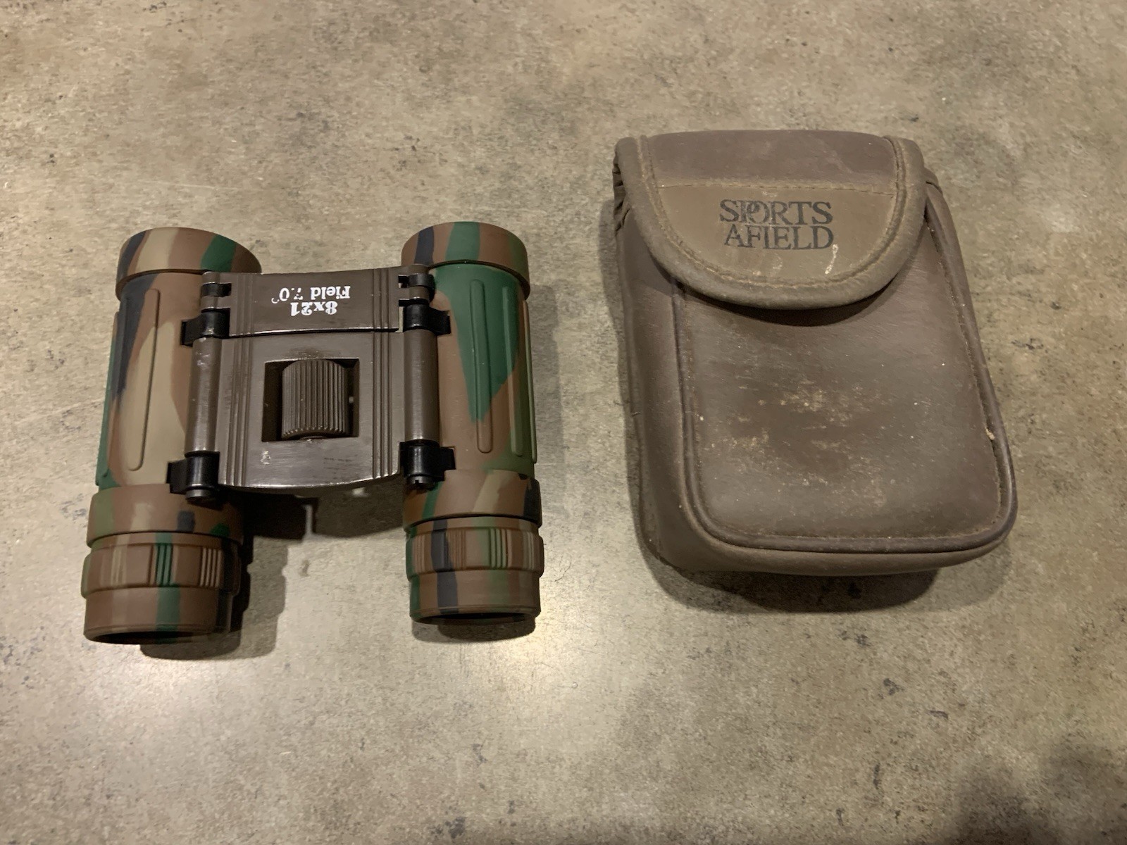 Sports Afield binoculars 21x8 field 7.0 Camo W/Case