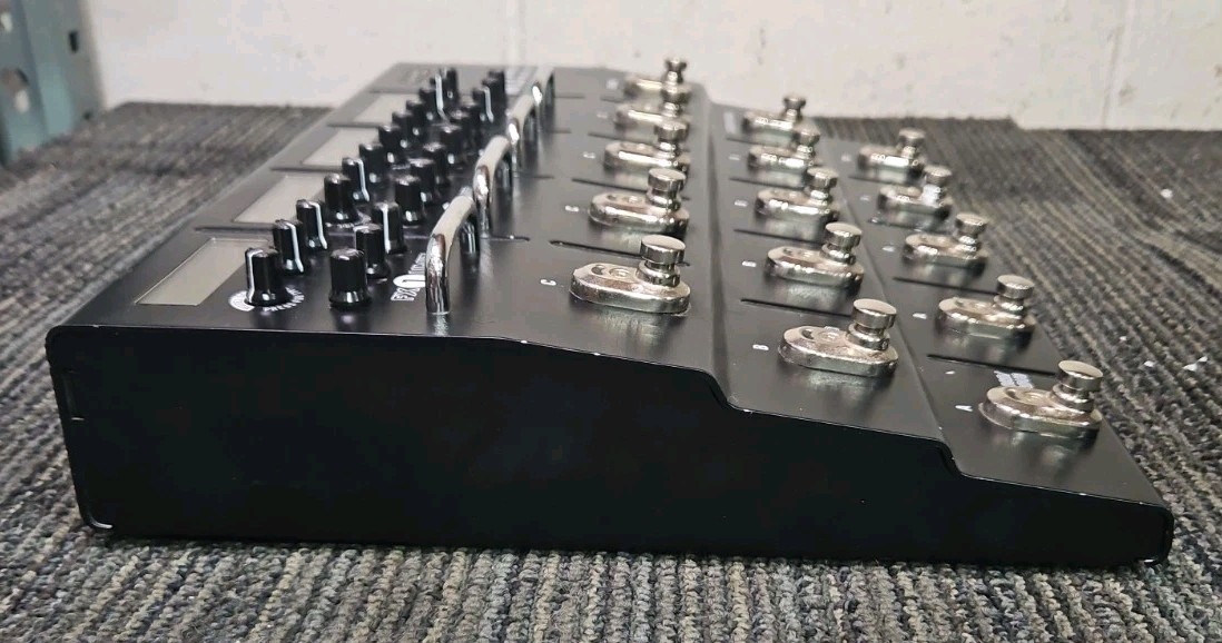Line 6 M13 Stompbox Modeler Guitar Multi-Effects Pedal