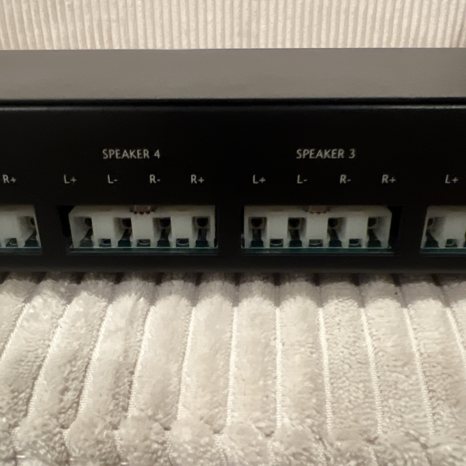 Niles HDL-4 High Definition Speaker Selection System 4 Pair Speaker Selector
