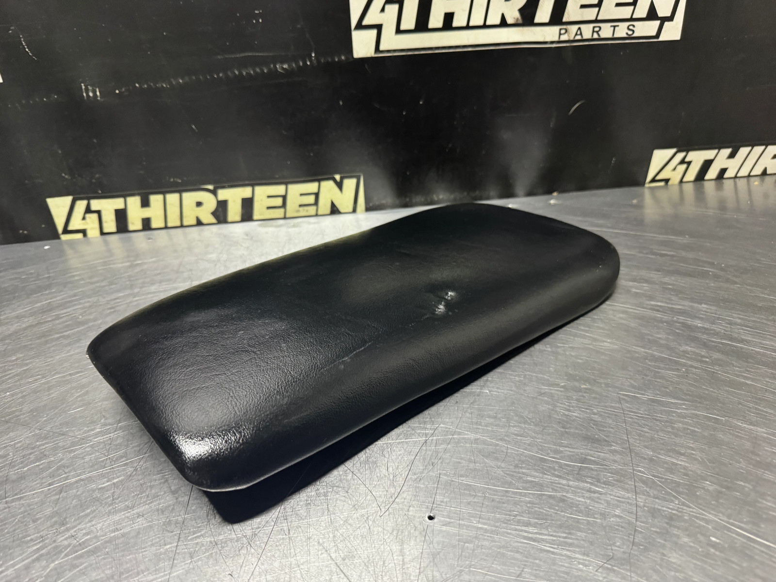 97-04 C5 CORVETTE CENTER CONSOLE LID ARMREST LEATHER COVER OEM #N510