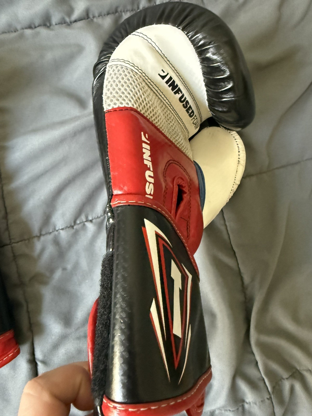 TITLE Boxing World Bag Leather Boxing Gloves 14 oz Black White Red