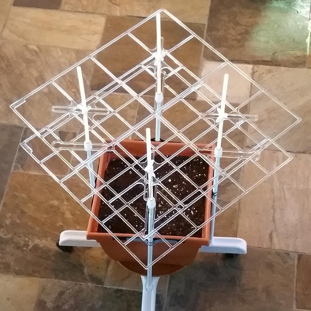 "P SCROG Pro 2 screen kit" using a Smart Pot (fits most containers)