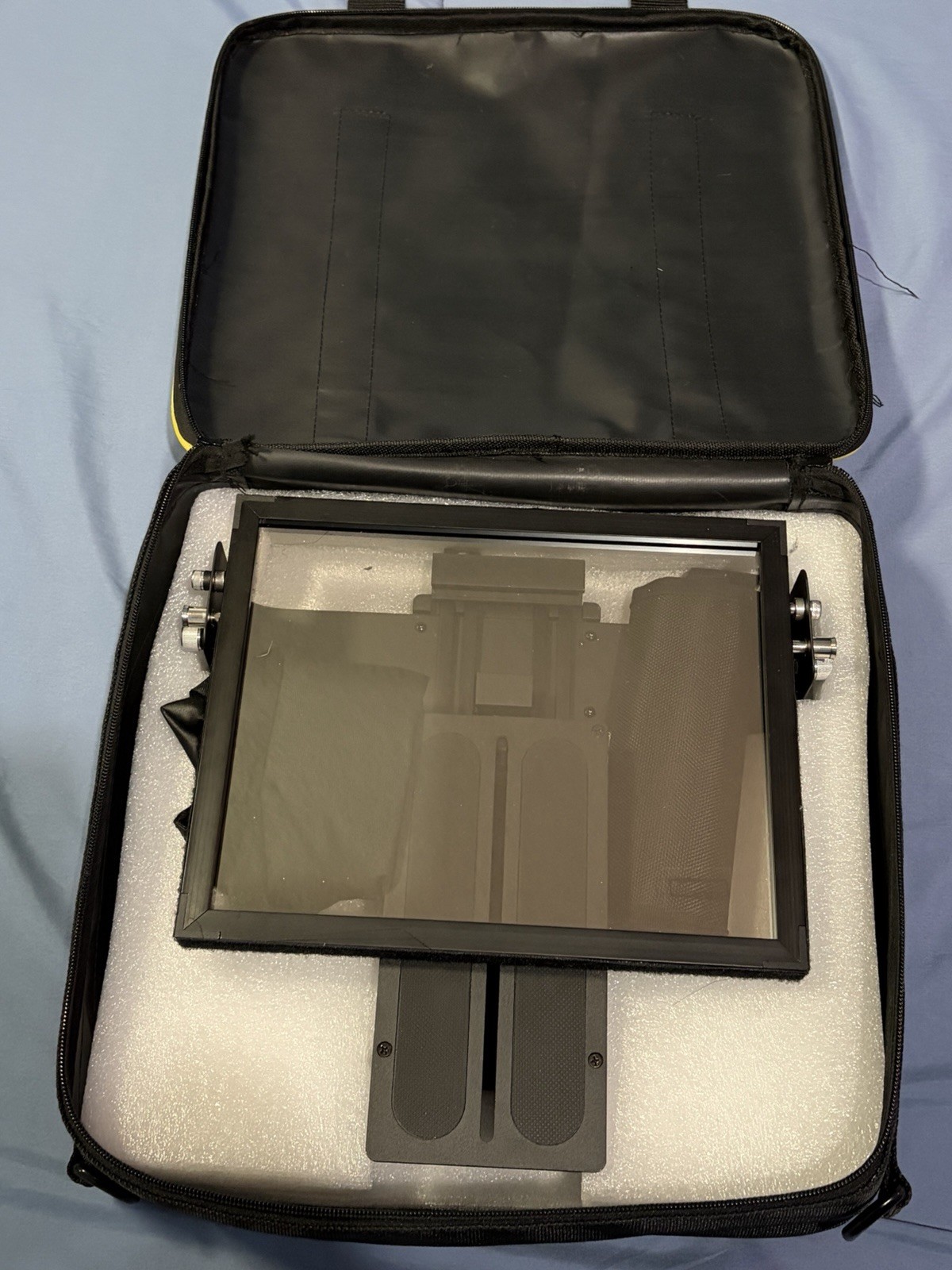 Glide Gear Teleprompter with Carrying Case