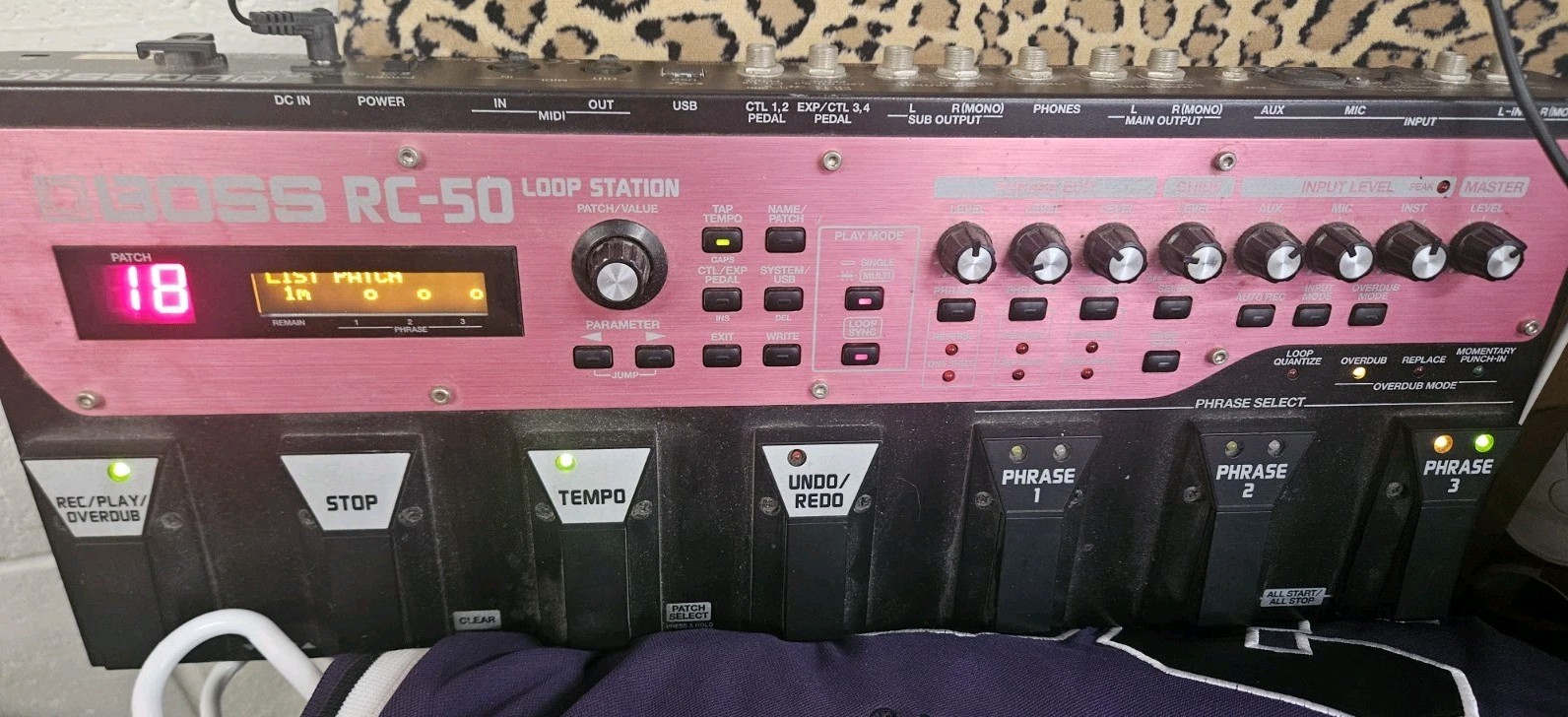 Boss RC-50 Loop Station Looper Guitar Effects Pedal Turns On Tested Read