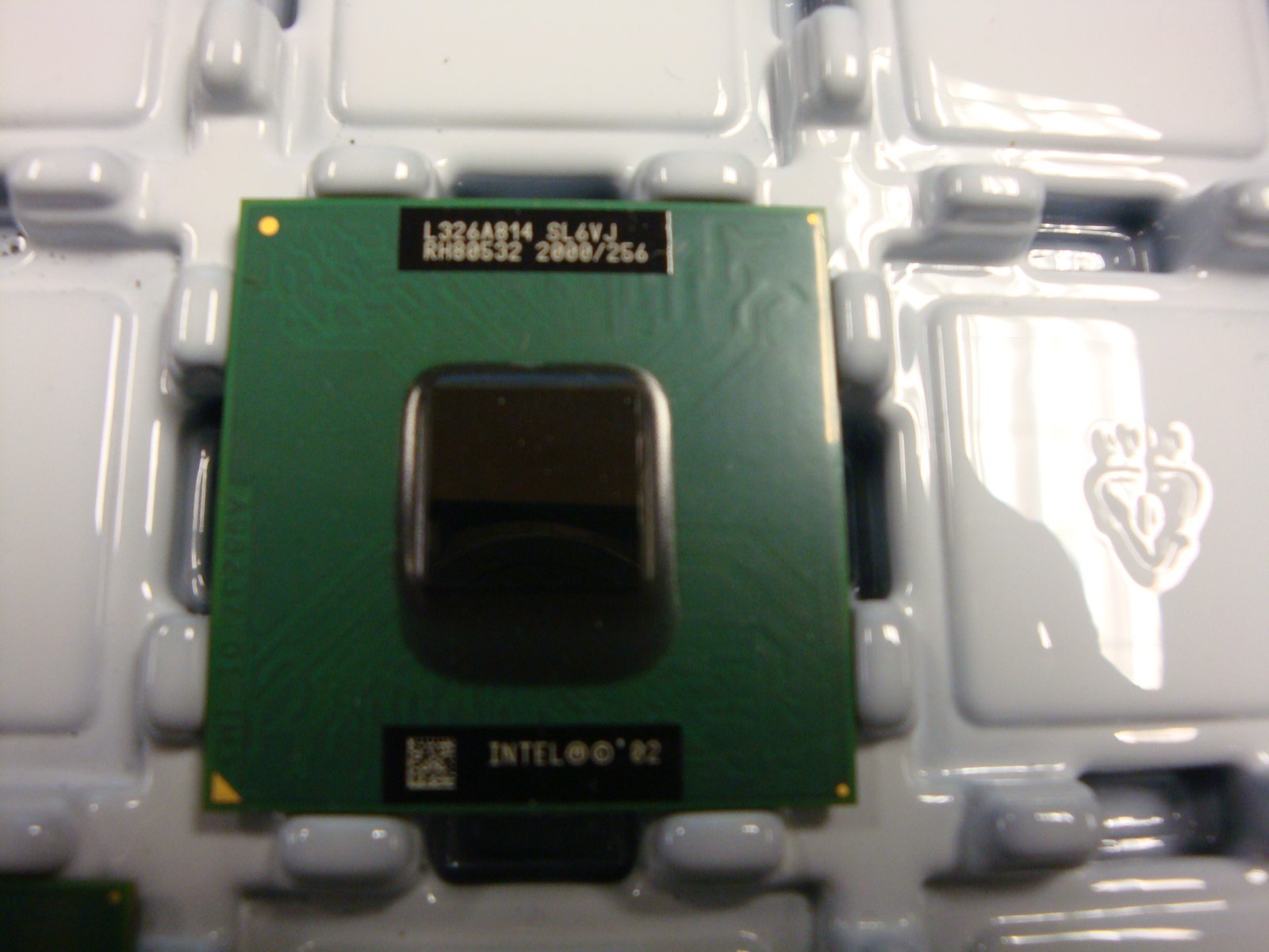 VINTAGE & NEW Intel Mobile Celeron 2.0GHz/256KB/400MHz uPGA 478 SL6VJ