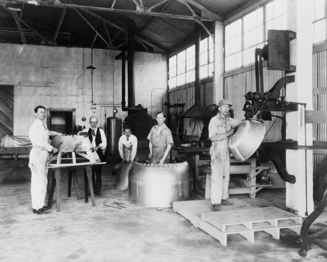 1928 NACA Metal Shop Workers - 8x10 Photo On 8.5x11 #2484