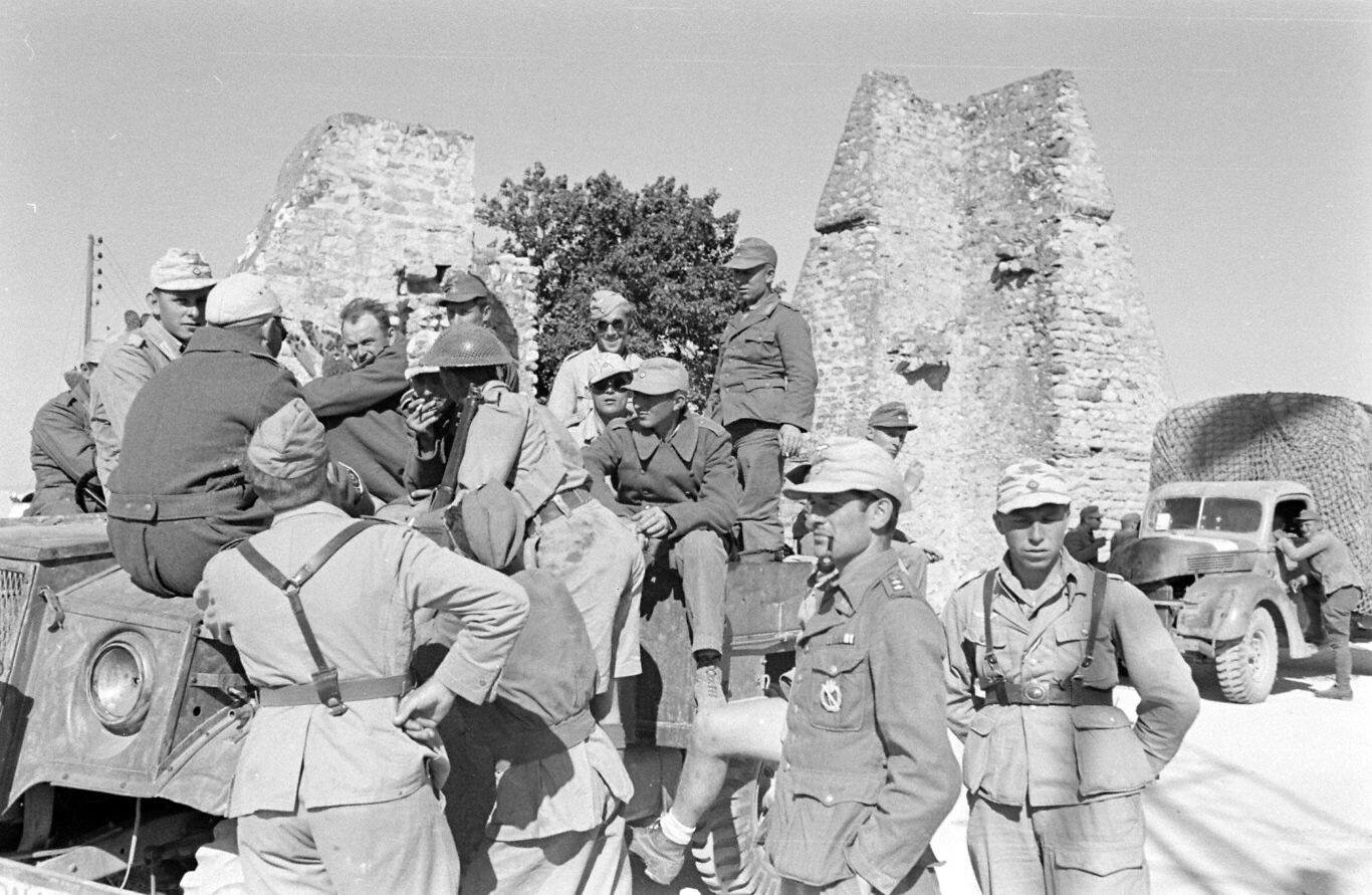 WW2 WWII Photo War In North Africa Tunisia 1943   Germany USA World War Two 8231