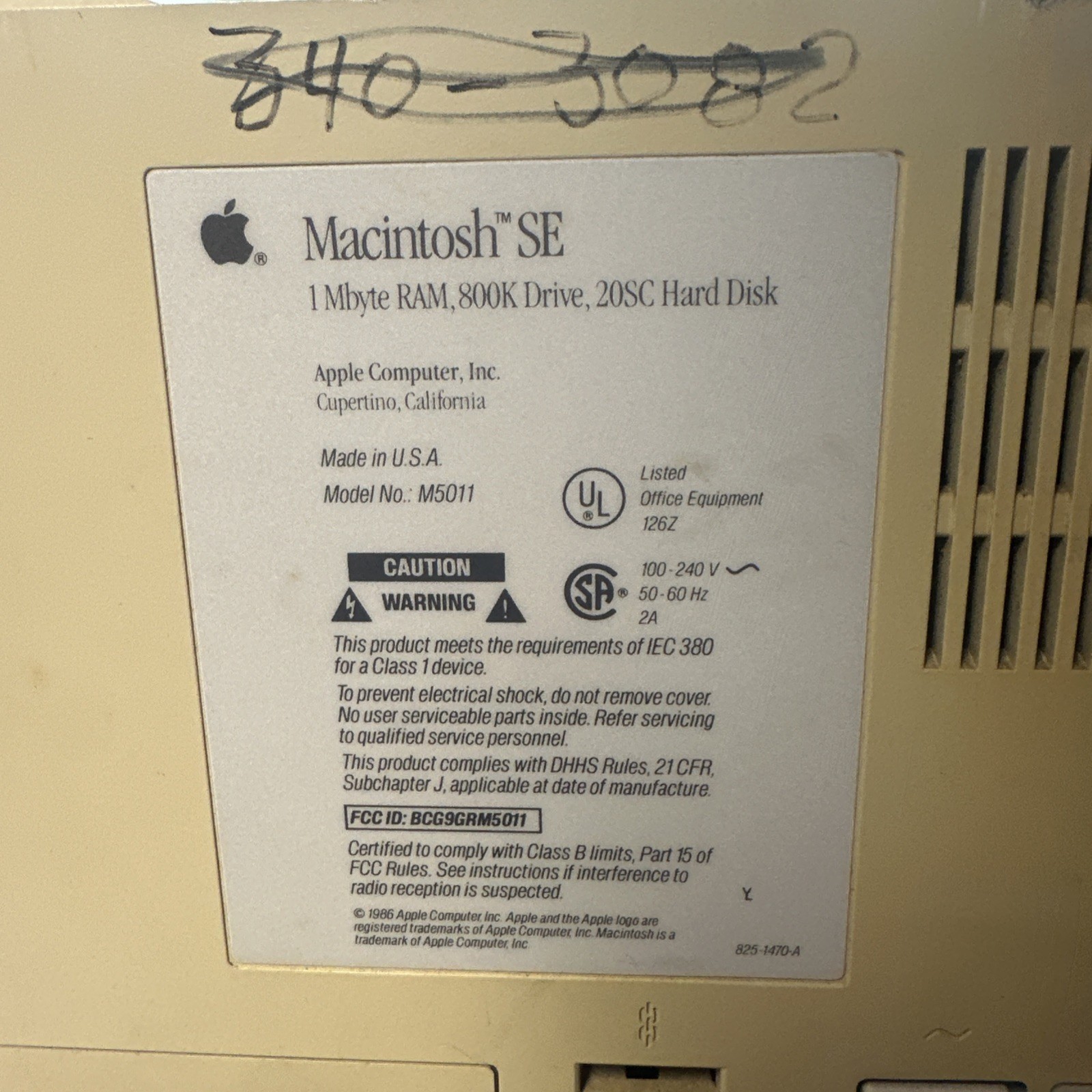 Vintage Apple Macintosh SE Model M5011 Computer - Powers & Boots, As Is