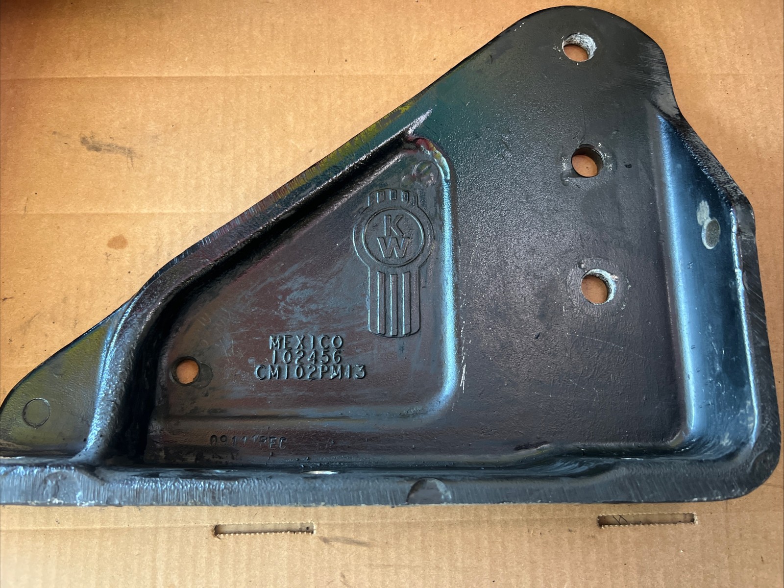 KENWORTH CROSSMEMBER GUSSET,  BRACKET K140-2437 LH.