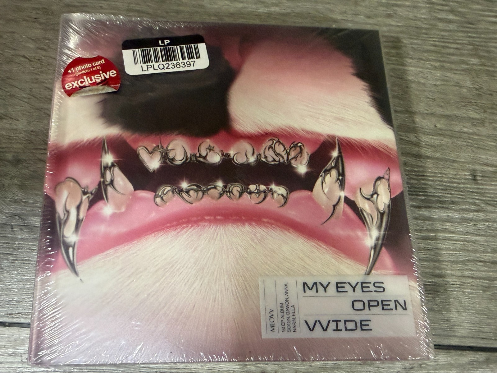Meovv - Meovv 1st EP Album 'MY Eyes Open Vvide' (Target Exclusive, CD)