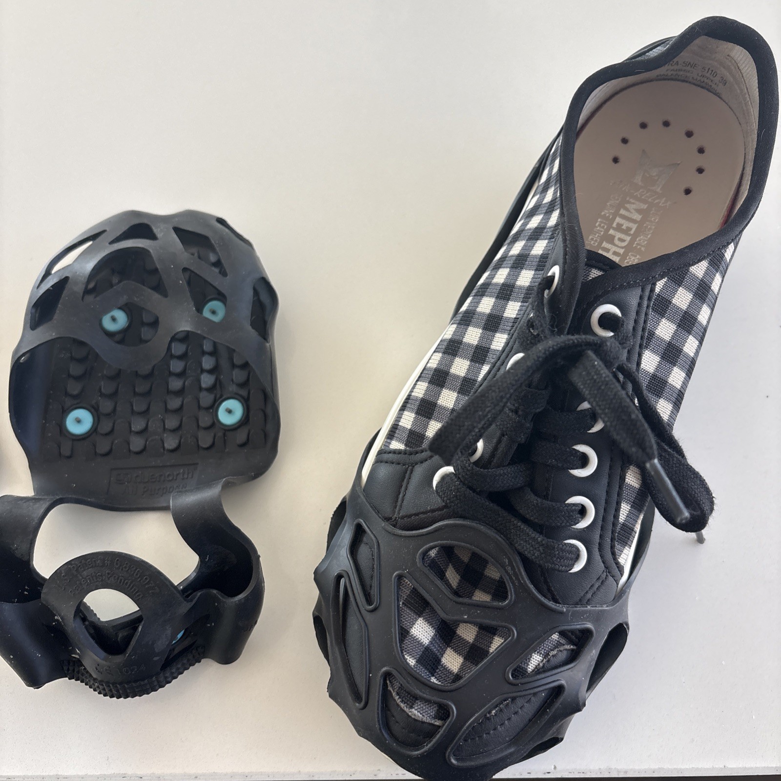 NEW 2 Due North “all Purpose Traction Traction Aids” Medium