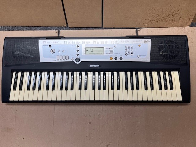 Yamaha PSR-E203 61-Key Keyboard SN: UBMM02449