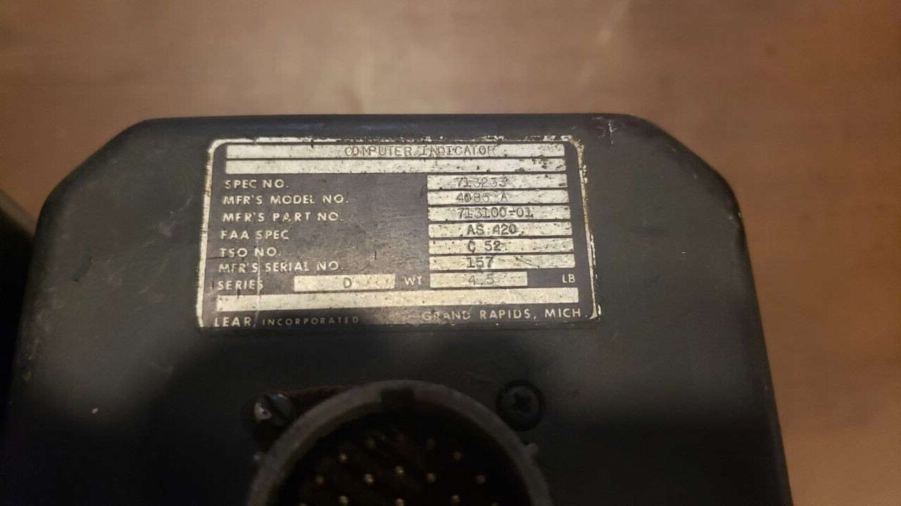 (2) LEAR SIEGLER COMPUTER INDICATOR 713100-01 4085A