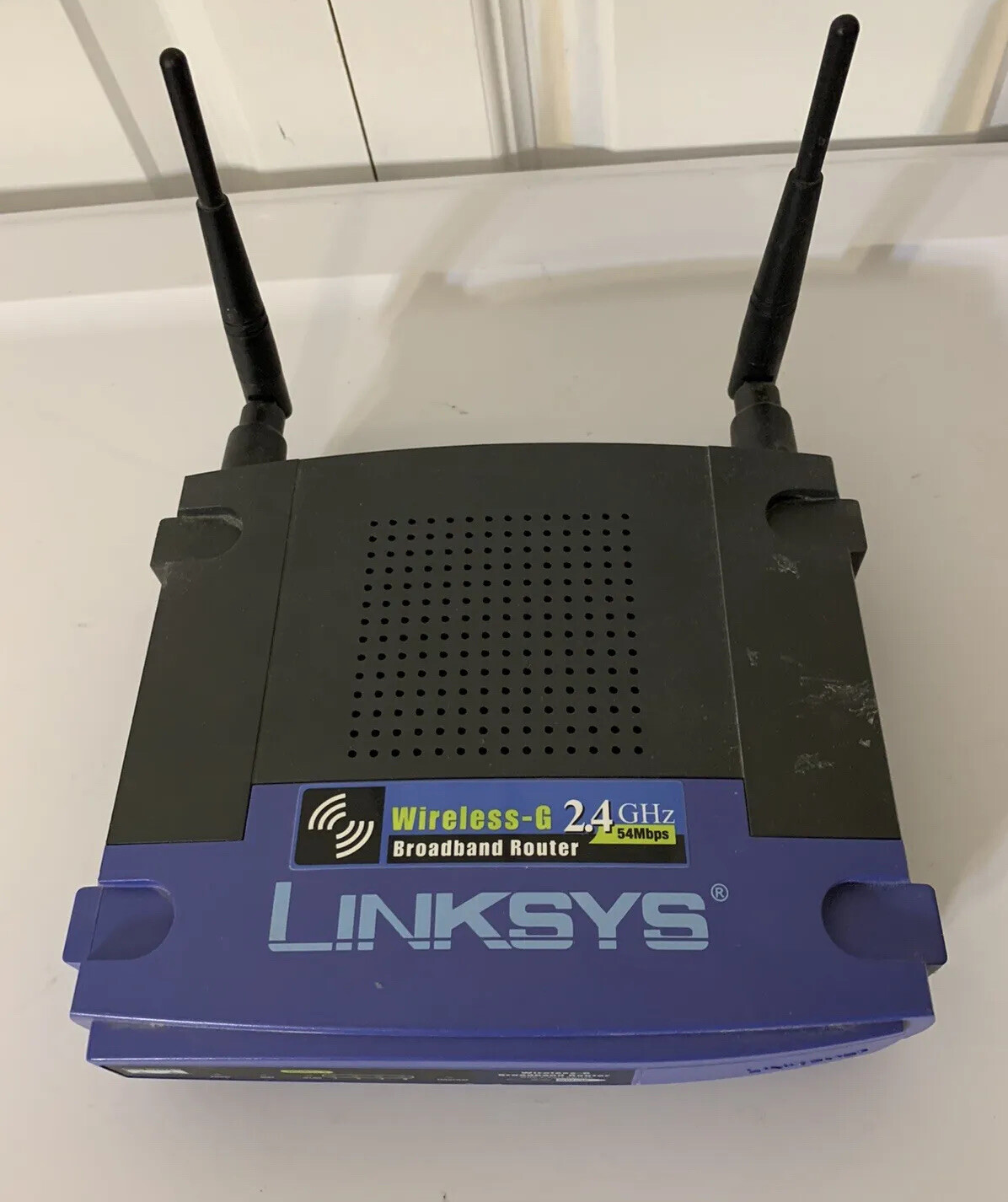 LINKSYS WRT54G  WIRELESS-G 2.4 GHZ BROADBAND ROUTER No Power Chord