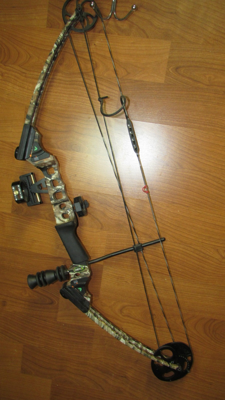 Mathews Genesis Gen-X Intermediate RH Camo Compound bow 20-40 lbs