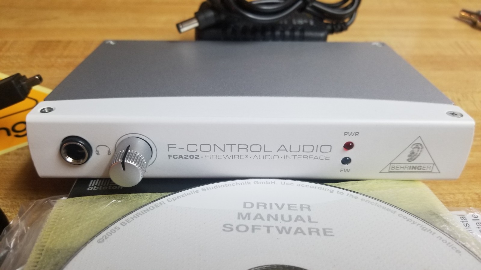 Audio Interface Fire Wire Behringer FCA202 is a compact, 2-in/2-out