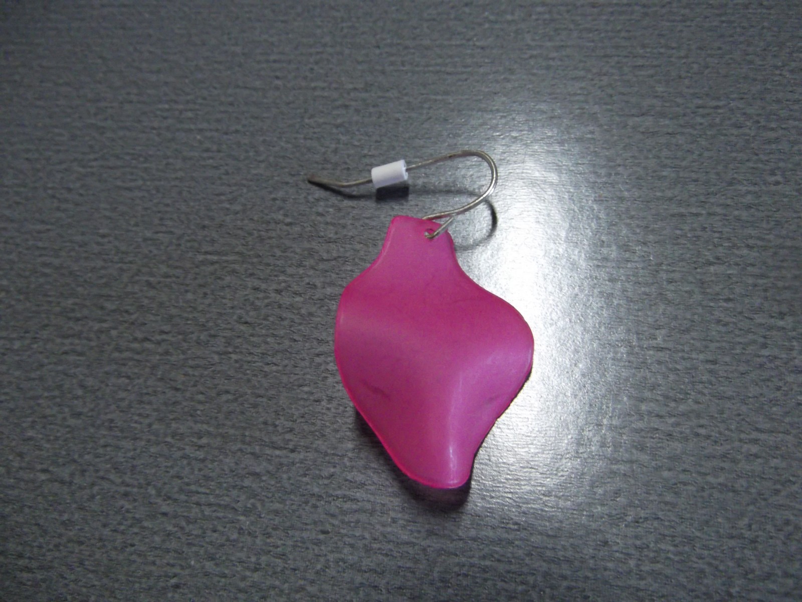 1 Pair Old Dangle Pink Rose Leaf Looking Plastic 1"in Earrings