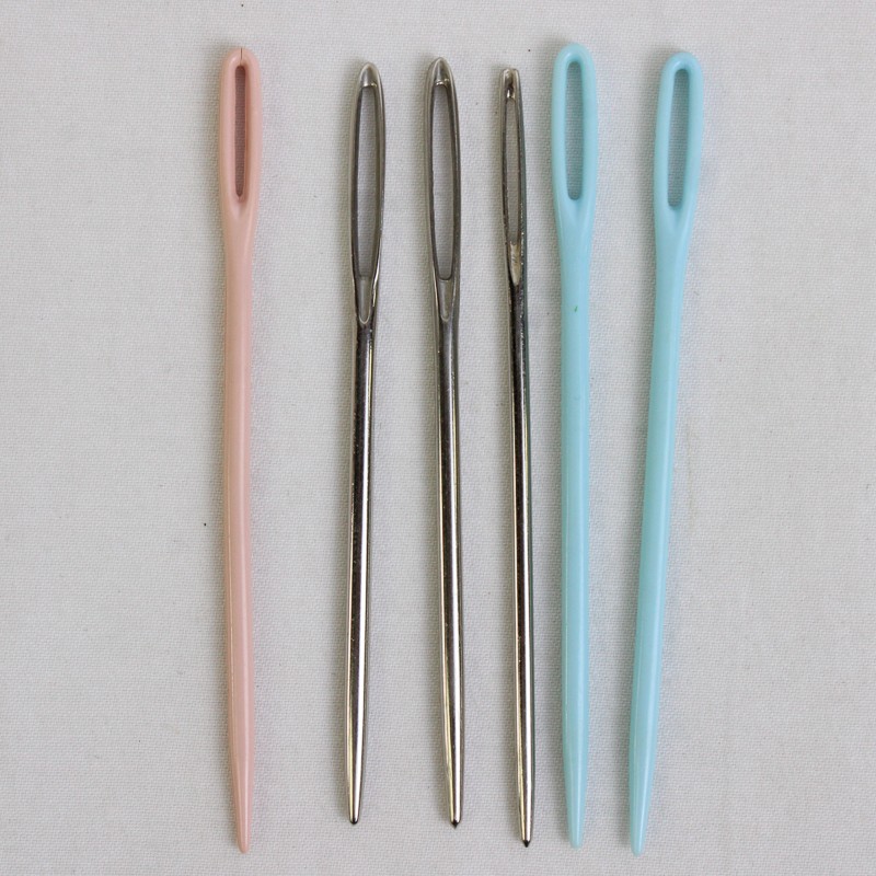 Lot of 6 XL Sewing and Tapestry Needles 3 metal and 3 colored plastic