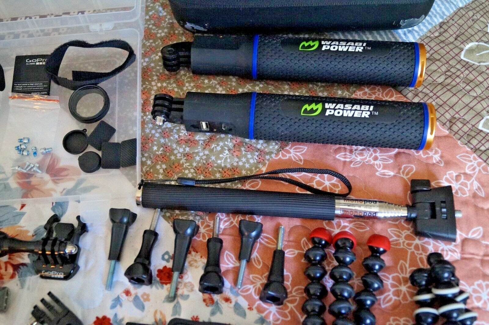 GO PRO & COMPATIBLE PORTABLE CAMERA ACCESSORIES 95 PC LOT + CASES