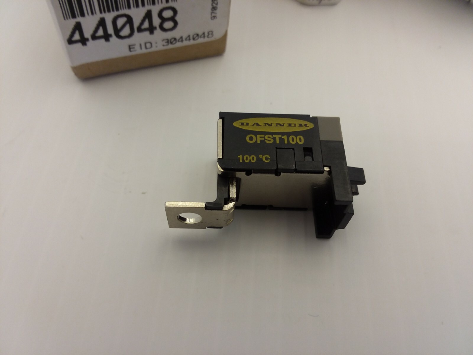 BANNER ENGINEERING OFST100 TEMPERATURE SWITCH 100°C (44048) NIB